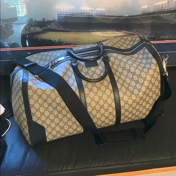 Large Gucci duffel bag with classic Double Gs - Picture 1 of 6